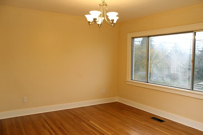 Foto del edificio - 3423 NE 54th Ave