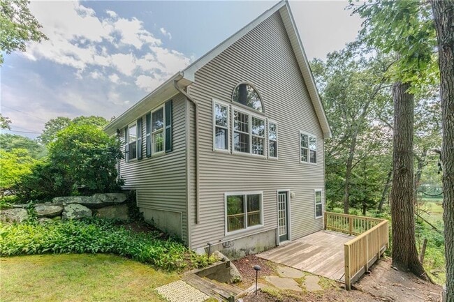 Building Photo - 102 Clinton Dr