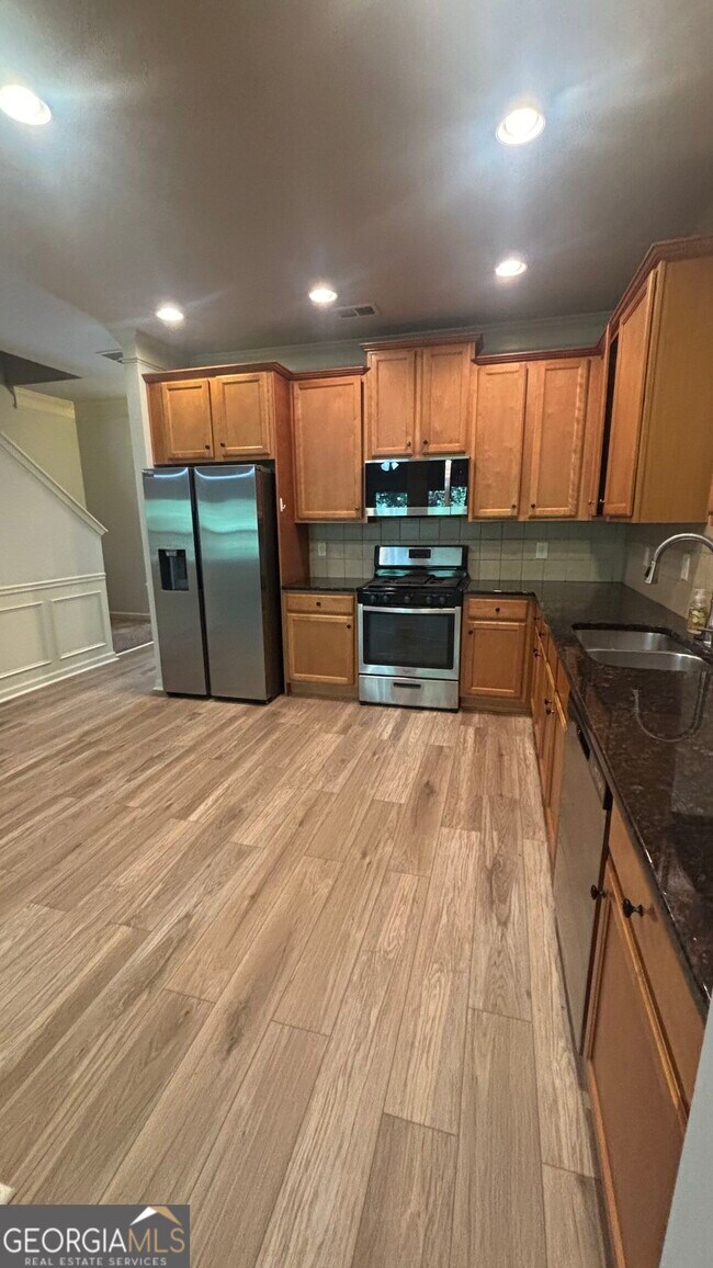 Building Photo - 323 Knelston Oak Dr NE