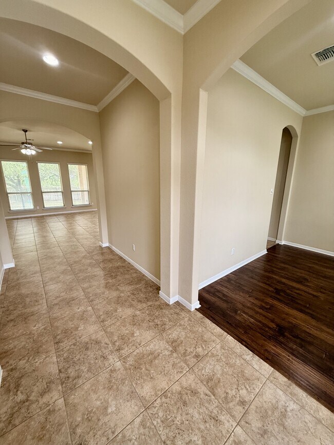 Foto del edificio - 10307 Bryson Dr