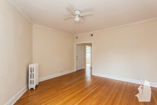 Building Photo - 550 W Aldine Ave
