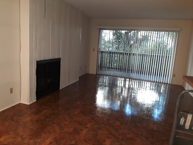 Building Photo - 7120 Raintree Cir