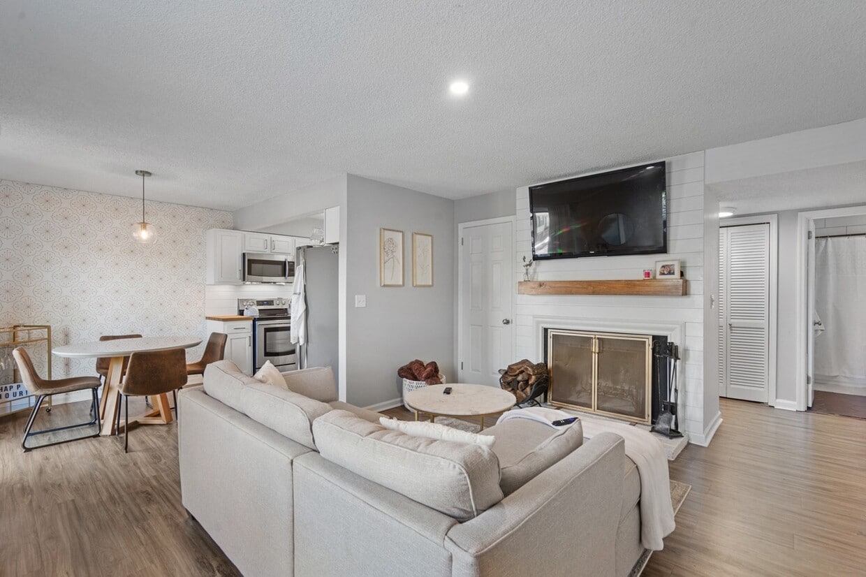 Primary Photo - 5841 Brentwood Trce