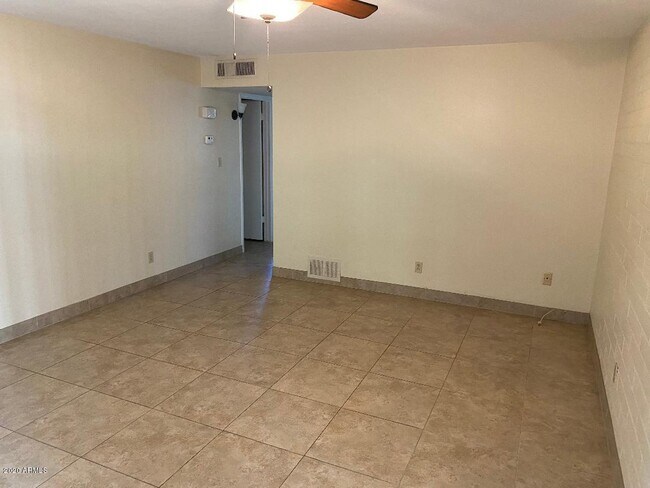 Building Photo - 4111 E Camelback Rd