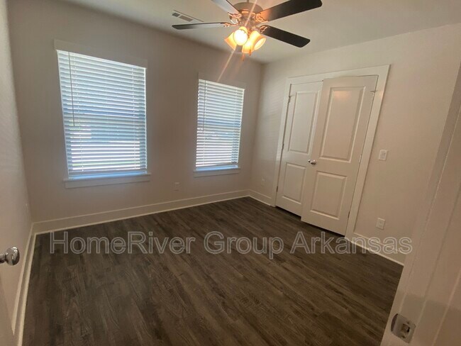 Building Photo - 1404 Love Ln