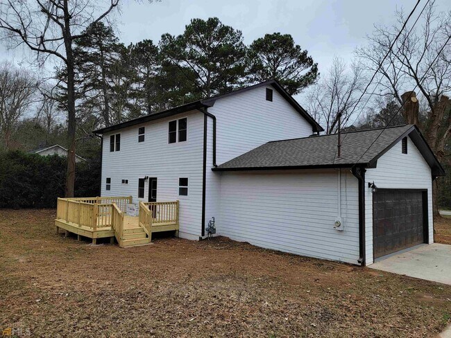 Building Photo - 10 Gill Ln
