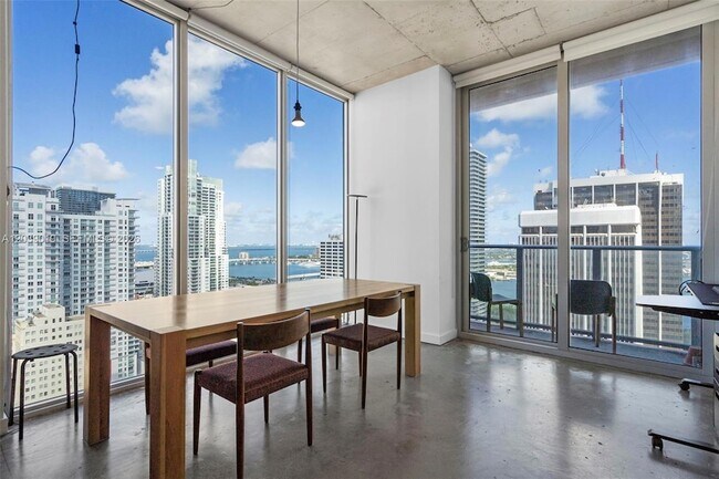 Foto del edificio - 151 SE 1st St