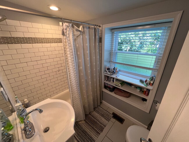 Building Photo - 112 Seville St