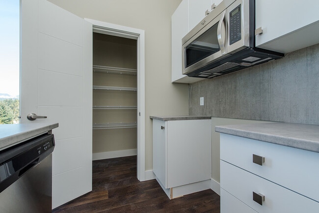 Building Photo - 44565-44565 Vandell Dr
