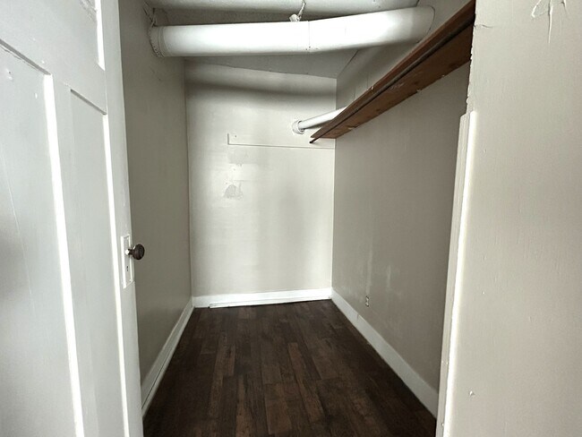 Foto del edificio - 117 E Glenwood Ave