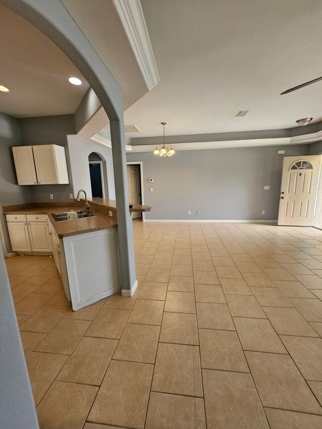 Building Photo - Rotonda Duplex