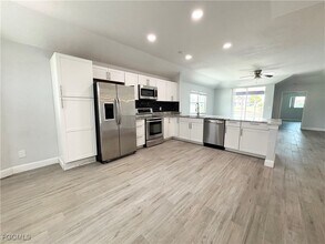 Building Photo - 1324 SE 6th Ave