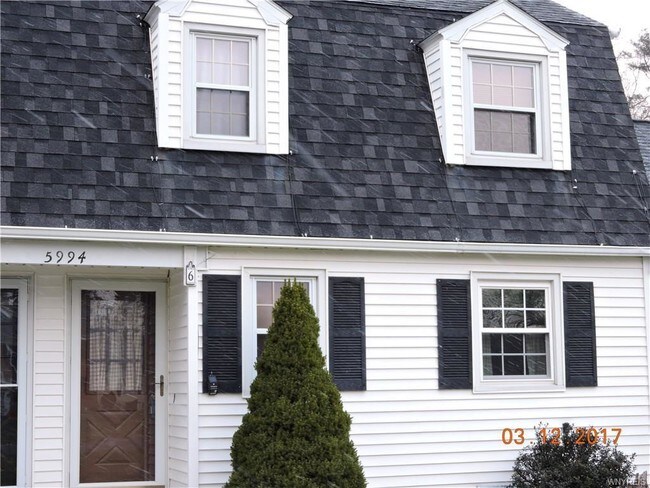 Building Photo - 5994 Thornwood Dr