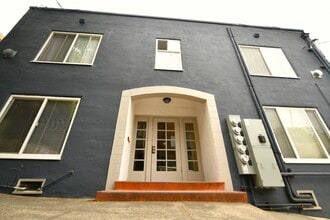 Building Photo - 2508 Ridge Rd