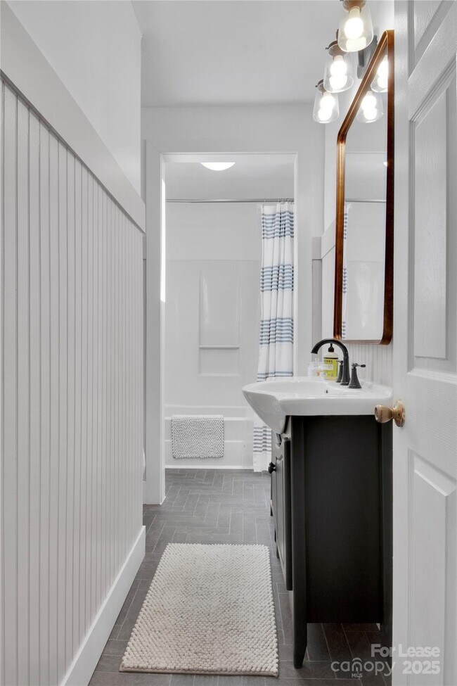 Foto del edificio - 9038 Henry Thoreau Rd