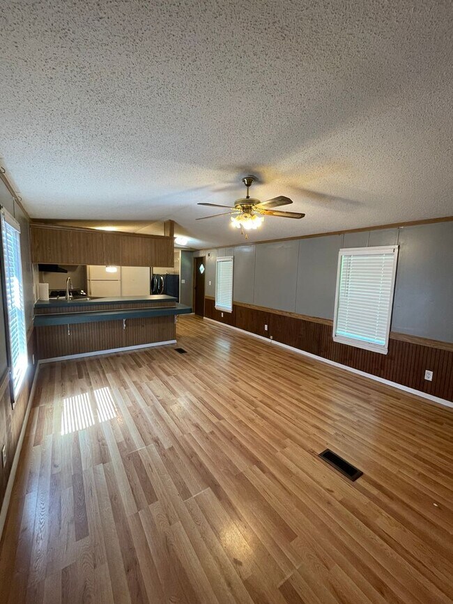 Building Photo - 2bd/1ba - Plain Dealing - Ready NOW!