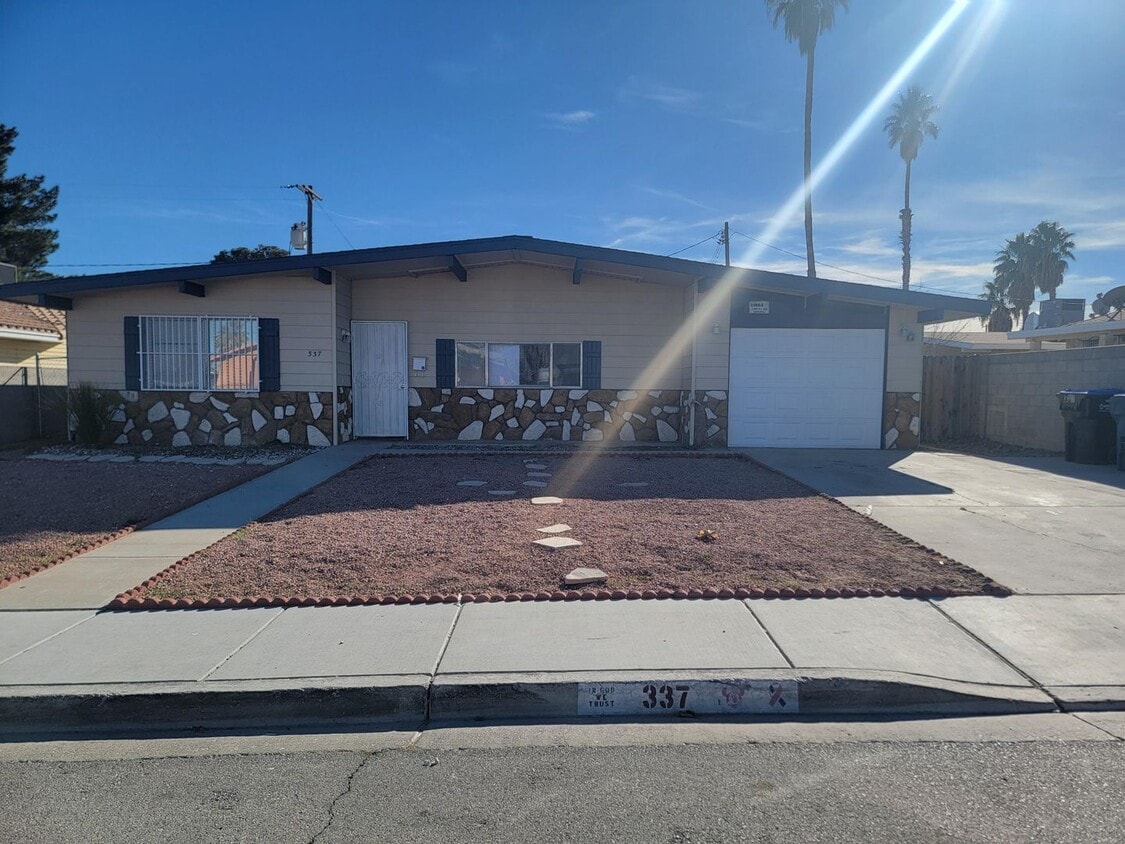 Renovated Single Family Home! Large backy... - Renovated Single Family Home!  Large backy...