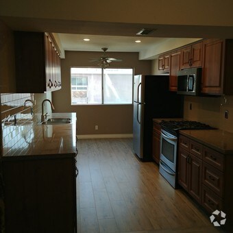 Primary Photo - 930 N Louise St