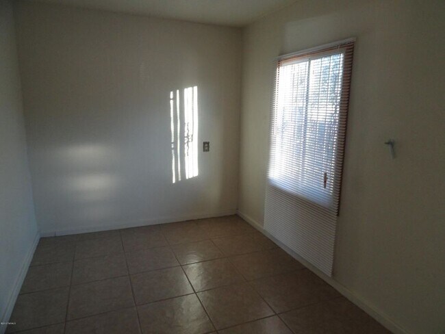 Building Photo - 5159 S 13th Ave