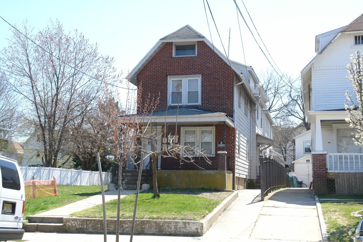 Building Photo - 610 2nd Ave