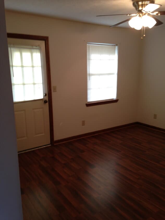 Building Photo - Downtown 1BR | Oct ‘26 Availability