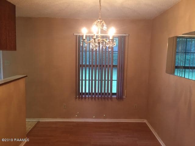 Building Photo - 106 Village Ln