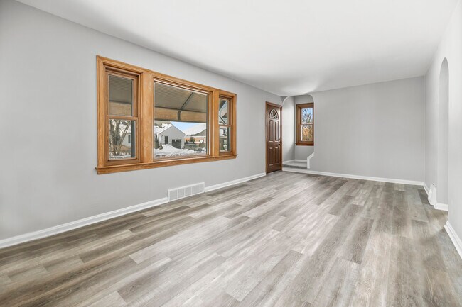 Foto del edificio - 1515 Longwood Dr