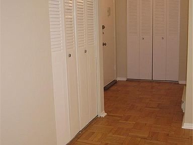 Hallway Entrance - 615 Woodland Hills Rd