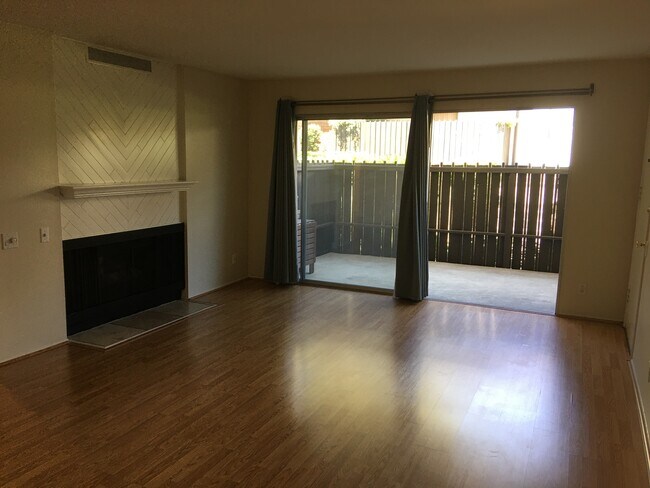 Foto del edificio - 31535 Lindero Canyon Rd