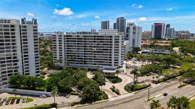 Foto del edificio - 500 Three Islands Boulevard