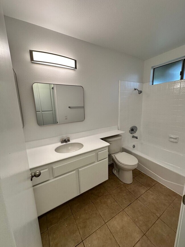 Foto del edificio - # B - BUILDING ON NORTH CANAL STREET