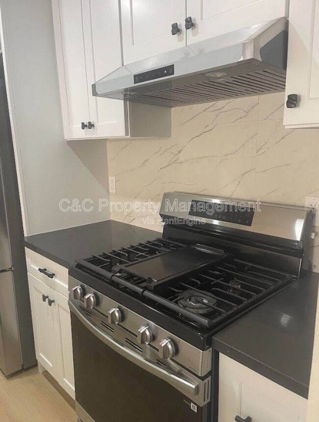 Building Photo - 2061 S Magnolia Ave