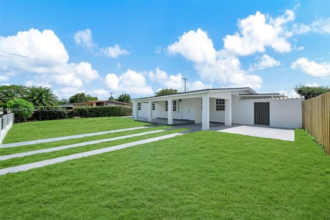 Building Photo - 4040 SW 108th Ave