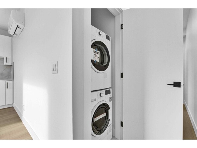 Building Photo - Suite-167xx 16A STREET