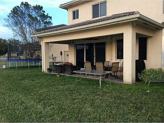 Foto del edificio - 6105 SW 192nd Ave