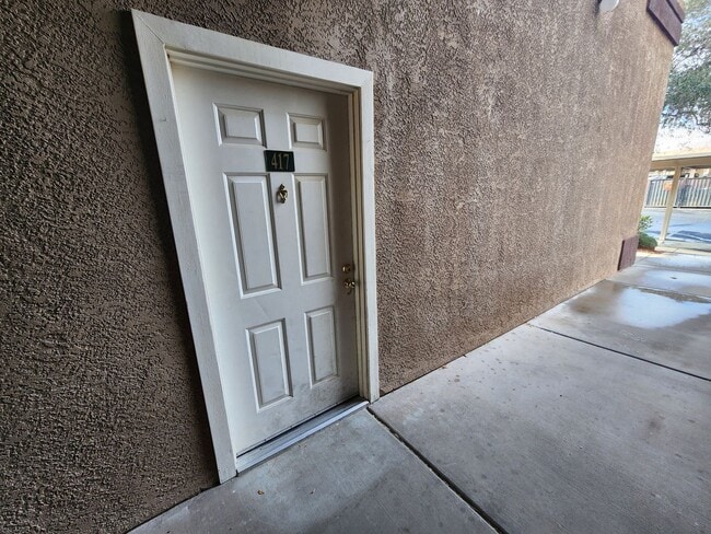 Building Photo - Fantastic, well maintained 2 bedroom condo.