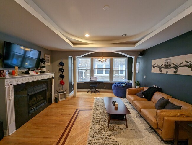Building Photo - Exquisite Rogers Park 2b/2b Condo Rental