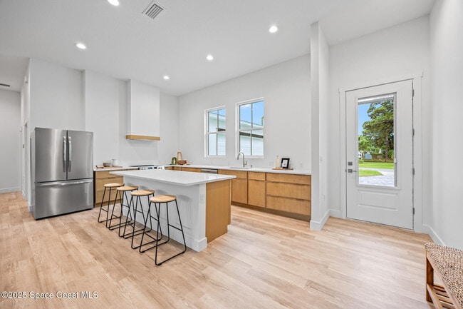 Building Photo - 30 Victoria St