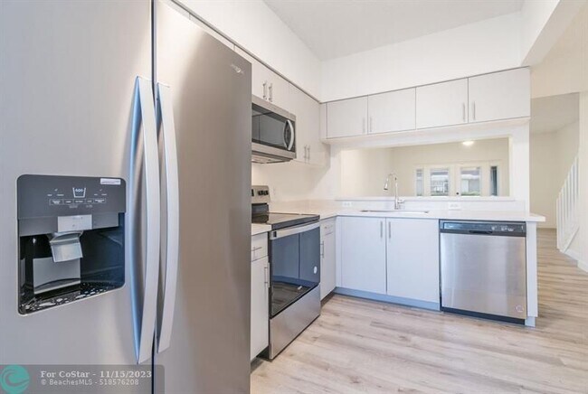 Foto del edificio - 65 Whitehead Cir