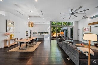 Building Photo - 3855 Poinciana Ave
