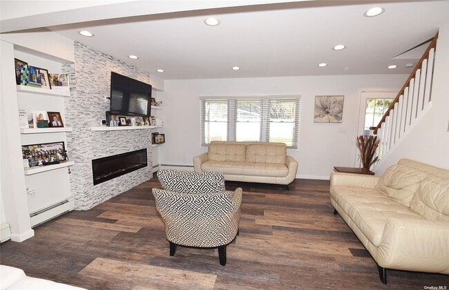 Building Photo - 47 Coachman Ln