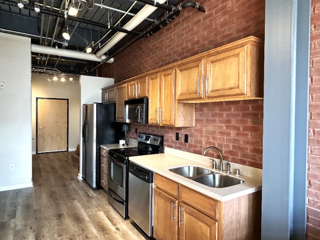 Photo - 515 W Main St Apartment