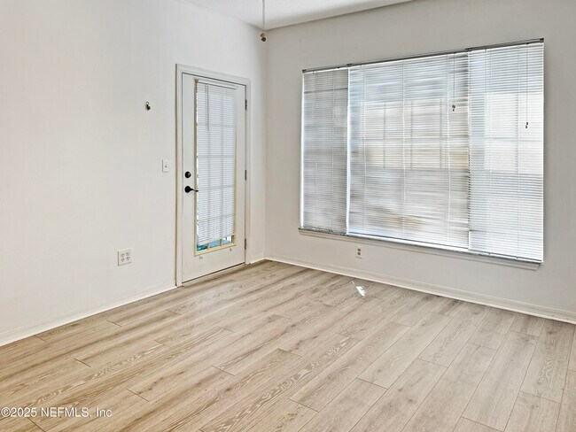 Foto del edificio - 28114 Harbour Vista Cir