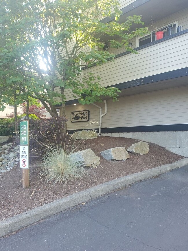 Building Photo - Your Peaceful Retreat in the Heart of Conv...