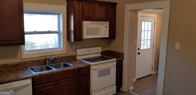 Building Photo - 10 Kirkwood St NE