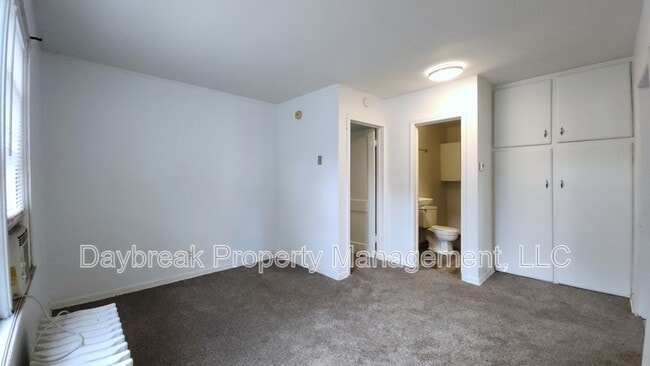 Building Photo - 1209-11 1/2 11 1/2 St N