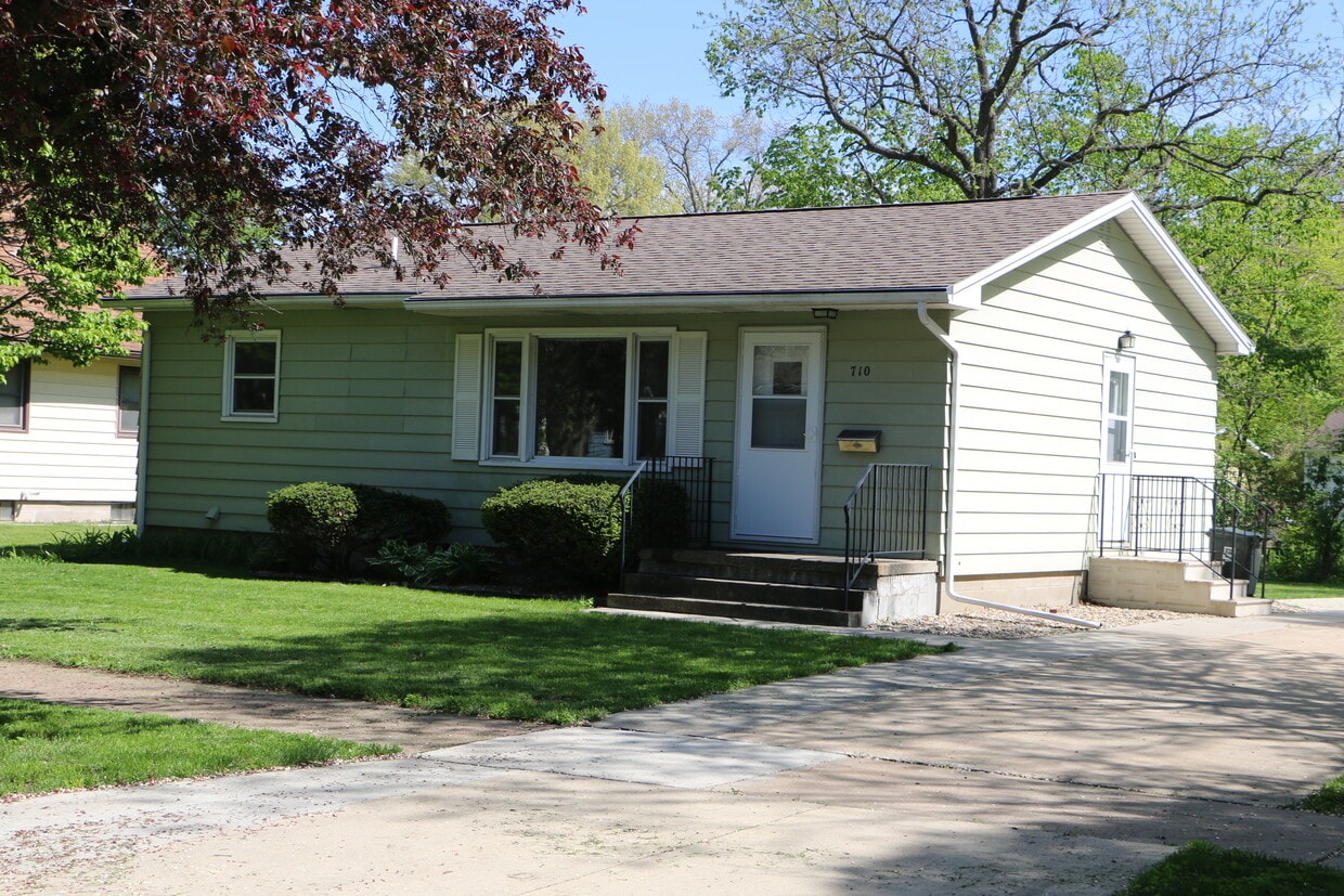 Primary Photo - 710 W 20th St