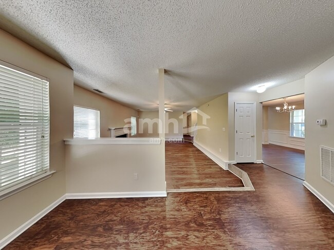 Foto del edificio - 129 Kentwood Springs Dr