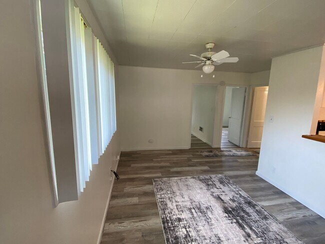 Building Photo - Bright 2 bedroom, 1 bath house in Gardiner...