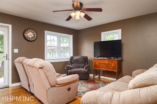 Building Photo - 2 br, 1 bath House - 902 North Nashville Ave